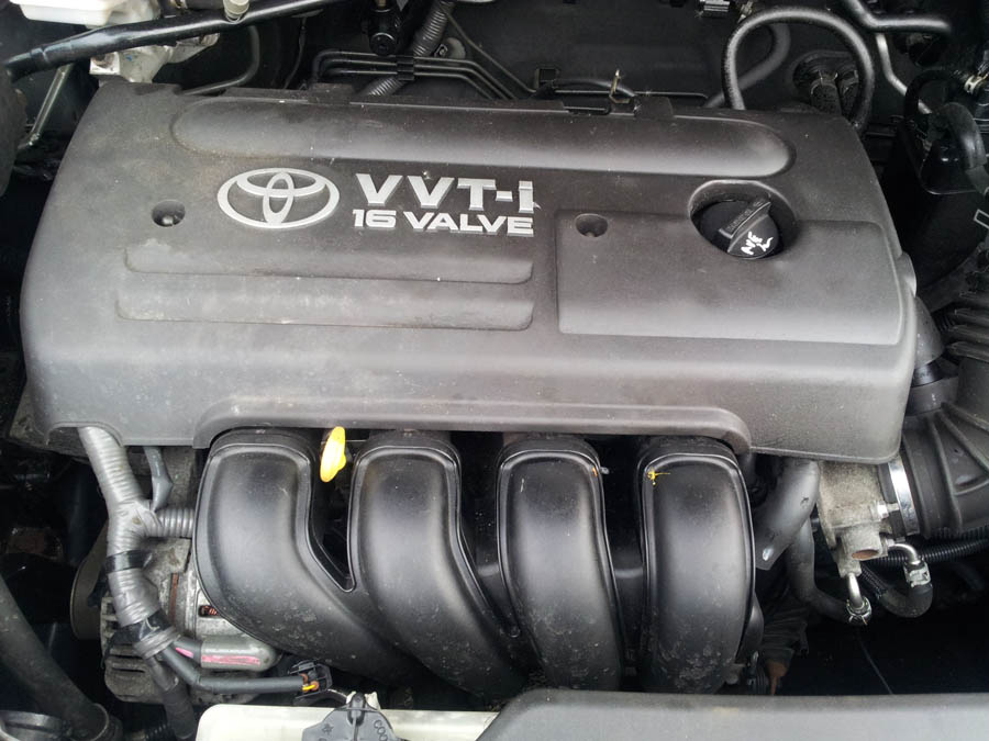 Toyota Avensis T3-X engine-cover
